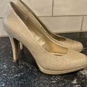 Kelly & Katie Nightengale Gold Heels size 7